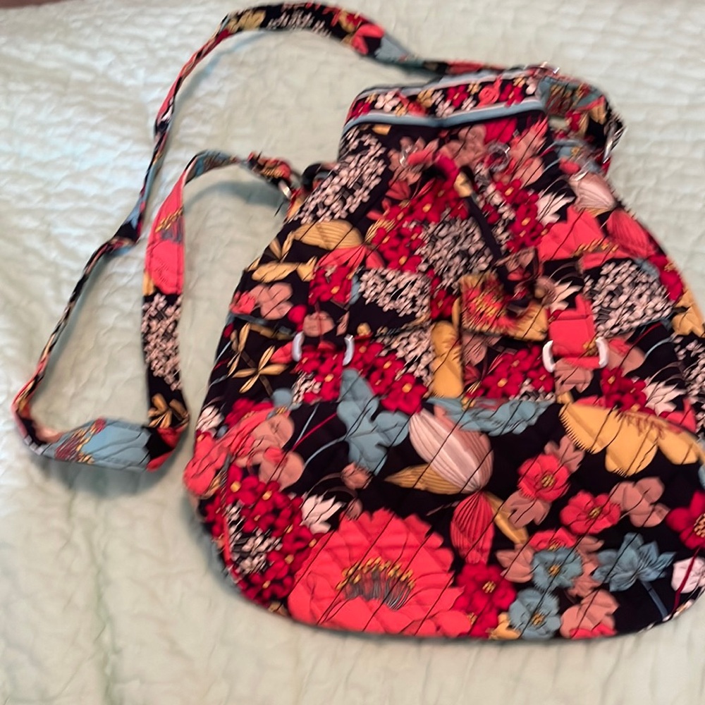 Like new Vera Bradley Happy Snails bag